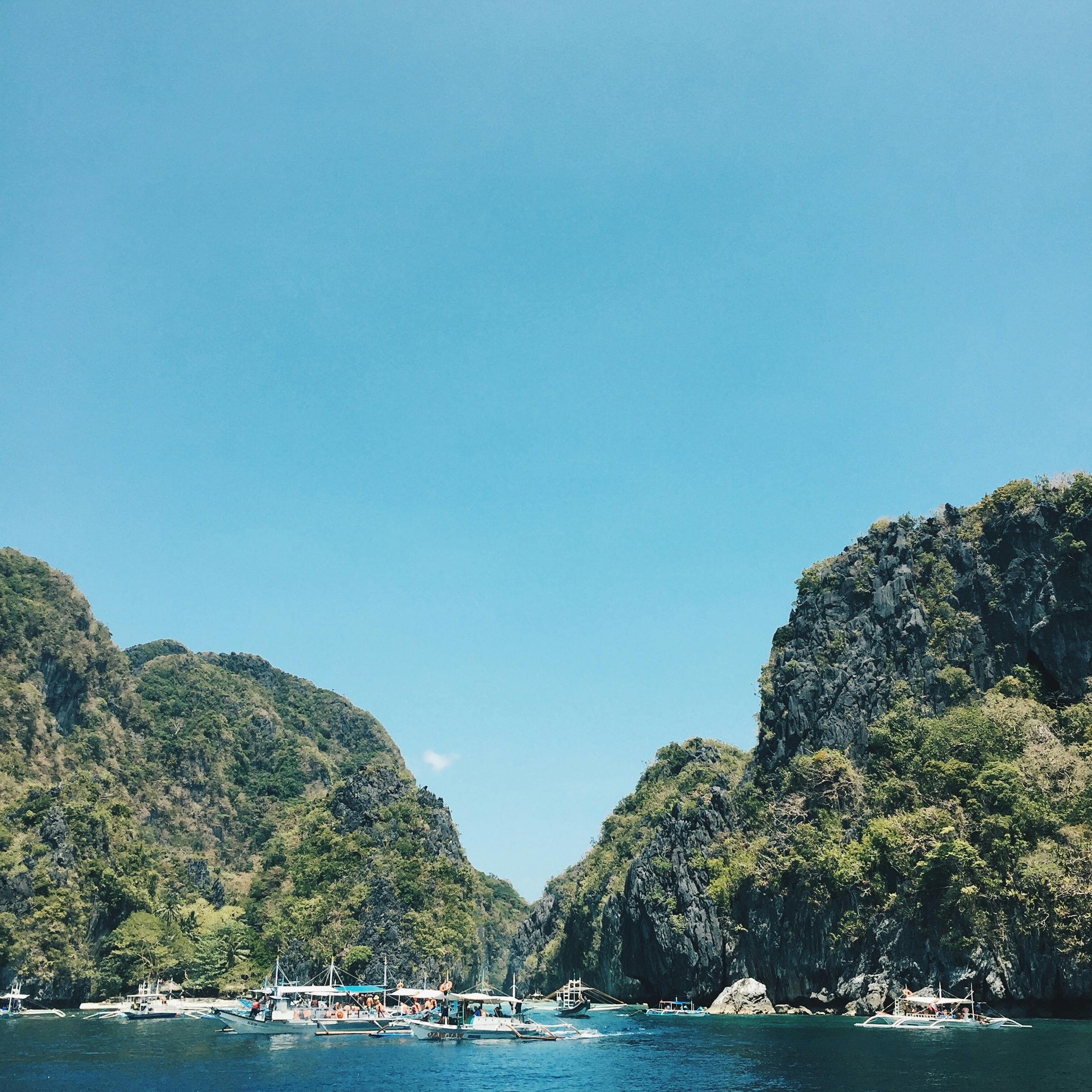 Discover the breathtaking tropical lagoon in El Nido, Philippines, ideal for summer vacations.